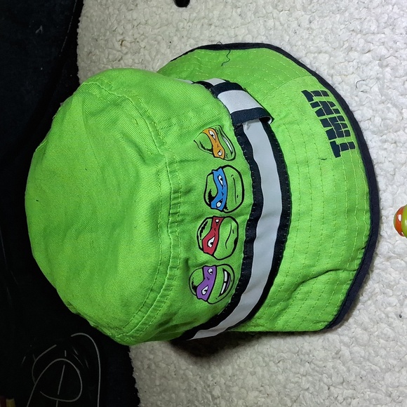 Teenage Mutant Ninja Turtles cape, 3 preloved 4" posable figures, hat & book - Picture 5 of 9